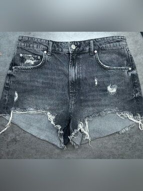 Zara Distressed Black Cutoff Denim Shorts – Size 10